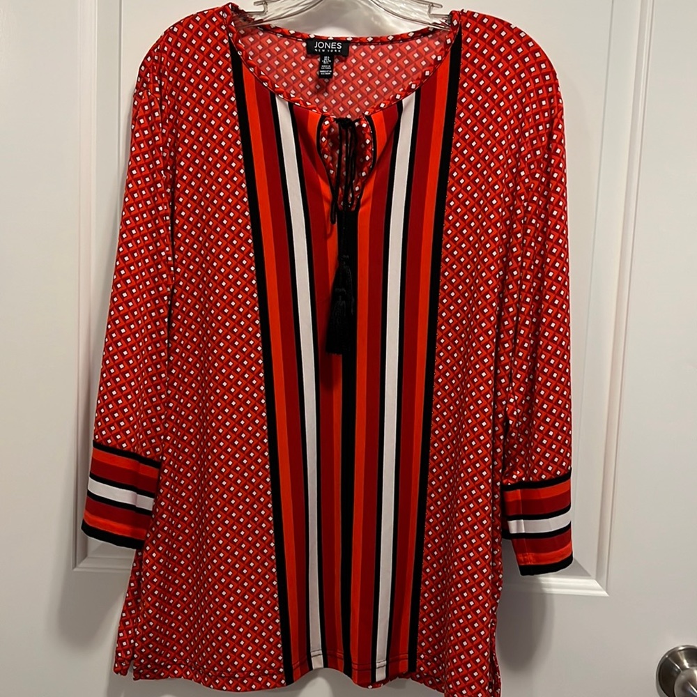 Geometric patterned 3/4 quarter sleeve top